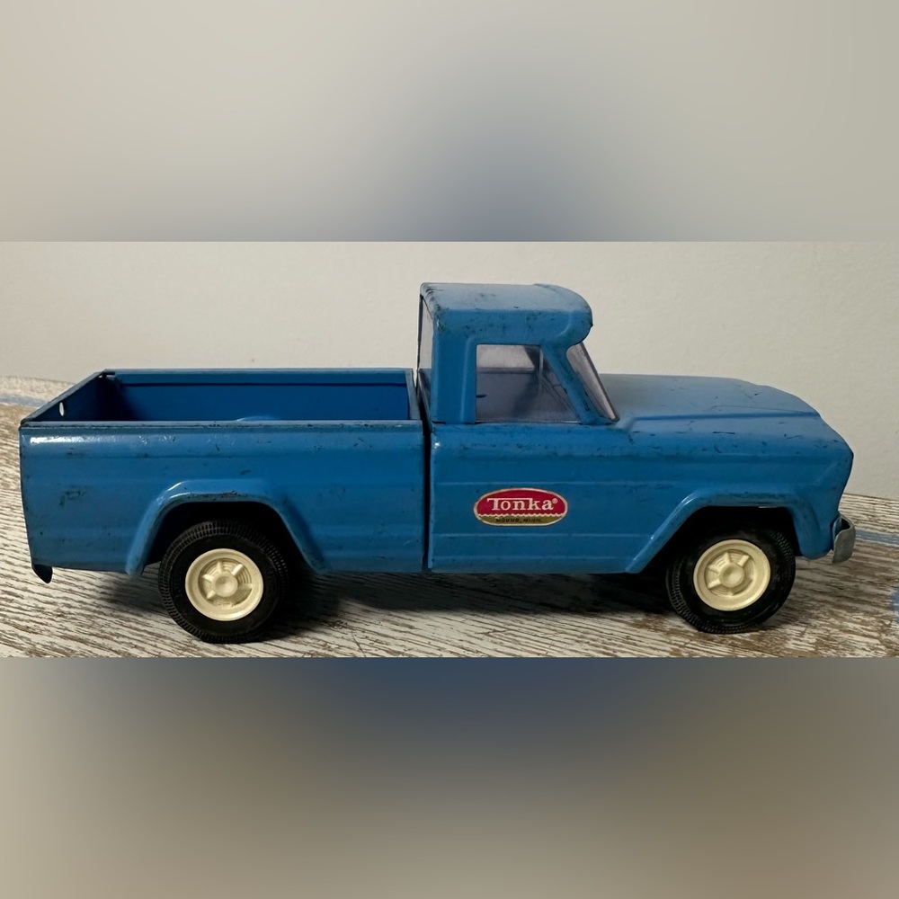Vintage Tonka MOUND, MINN Pressed Metal Blue Jeep Pickup Truck
